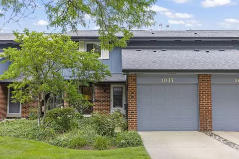 1037 Briarcliffe Blvd, Wheaton, IL 60189