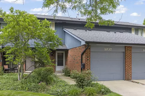 1037 Briarcliffe Blvd, Wheaton, IL 60189 photo 2