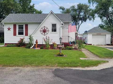 902 Walnut St, Minonk, IL 61760