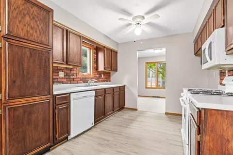 Kitchen - 6855 Nestlewood Dr, Roscoe, IL 61073 photo 1 of 2