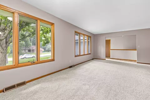 Living - 6855 Nestlewood Dr, Roscoe, IL 61073 photo 2 of 3