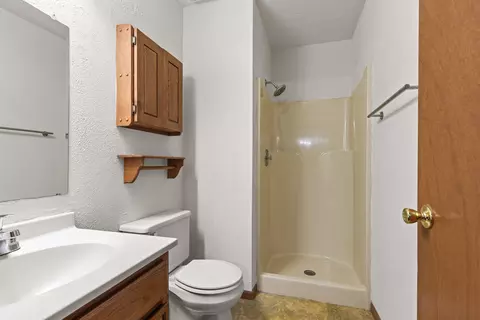 Bath - 6855 Nestlewood Dr, Roscoe, IL 61073 photo 1 of 2