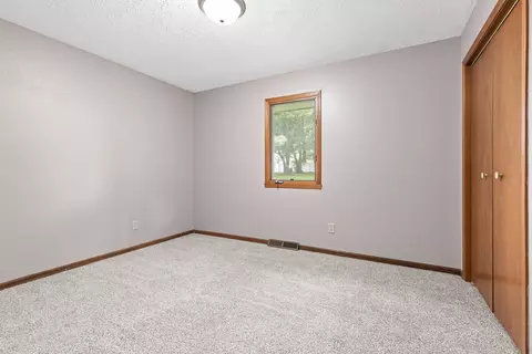 Bedroom - 6855 Nestlewood Dr, Roscoe, IL 61073 photo 2 of 3