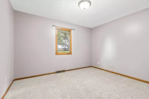 Bedroom - 6855 Nestlewood Dr, Roscoe, IL 61073 photo 3 of 3