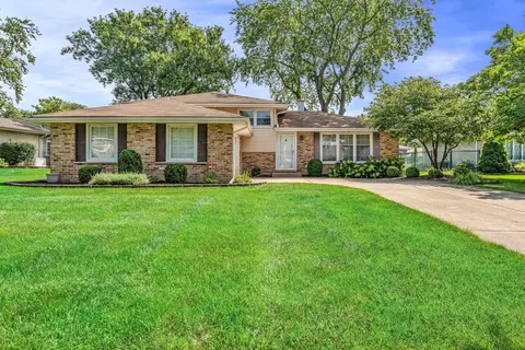 7629 Baimbridge Dr, Downers Grove, IL 60516