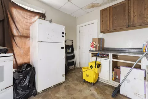 218 S Walnut Ave, Freeport, IL 61032 photo 4