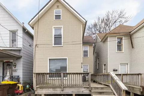 218 S Walnut Ave, Freeport, IL 61032