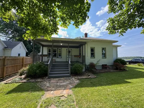 317 N Henderson St, Kenney, IL 61749