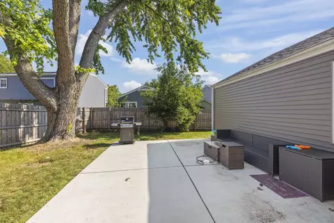 Exterior - 2311 Greenleaf Ct, Aurora, IL 60506 photo 3 of 5