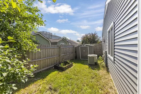 Exterior - 2311 Greenleaf Ct, Aurora, IL 60506 photo 2 of 5