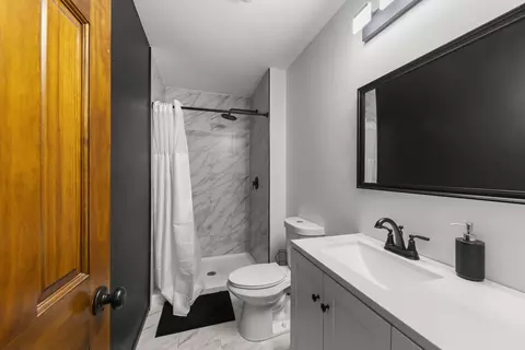Bath - 2311 Greenleaf Ct, Aurora, IL 60506 photo 2 of 2
