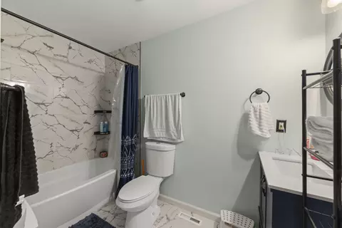 Bath - 2311 Greenleaf Ct, Aurora, IL 60506 photo 1 of 2