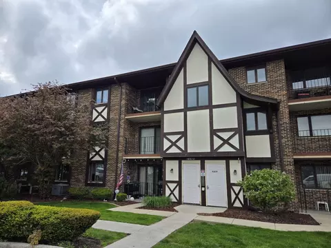 10512 Ridge Cove Dr #13C, Chicago Ridge, IL 60415