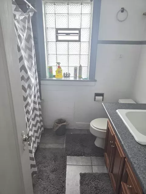 Bath - 7539 S Yates Blvd, Chicago, IL 60649 photo 3 of 3