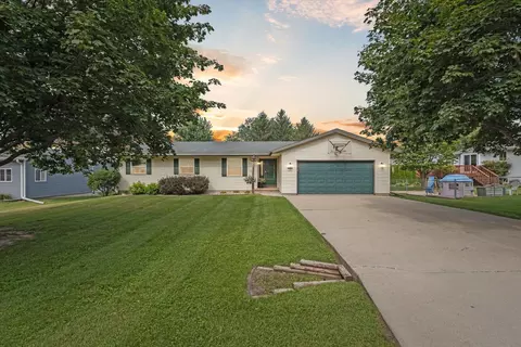 120 Tiffany Ln, Cedarville, IL 61013