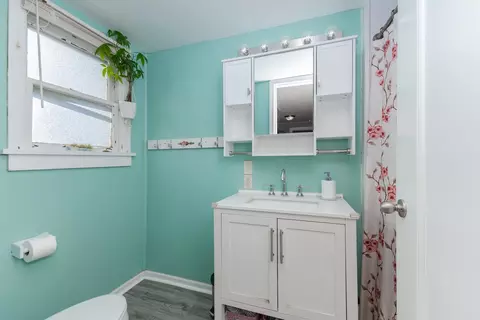 Bath - 208 Reagan Dr, Eureka, IL 61530 photo 1 of 1