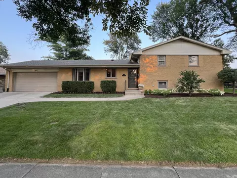 493 S Poplar Ave, Elmhurst, IL 60126