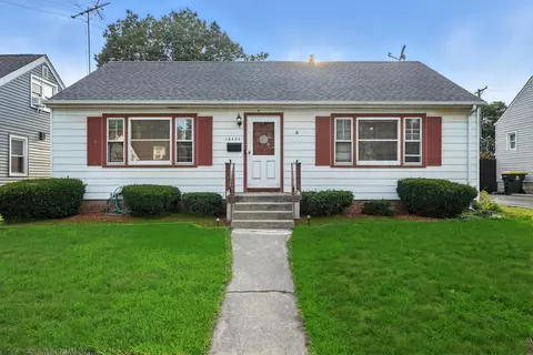 18246 Wildwood Ave, Lansing, IL 60438