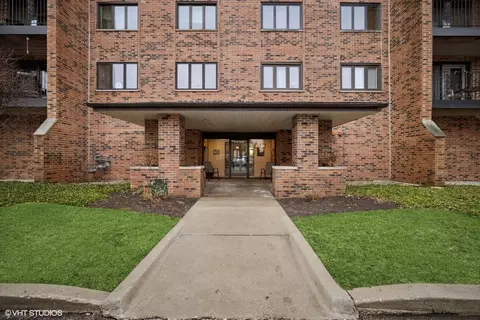 9377 Landings Ln #502, Des Plaines, IL 60016