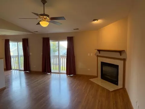 Living - 965 Constance Ln #E, Sycamore, IL 60178 photo 3 of 3