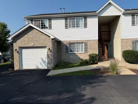 965 Constance Ln #E, Sycamore, IL 60178