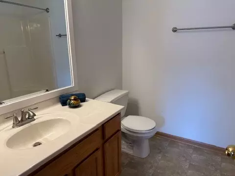 Bath - 965 Constance Ln #E, Sycamore, IL 60178 photo 3 of 3