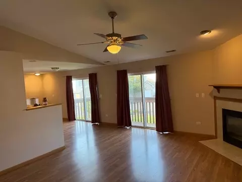 Living - 965 Constance Ln #E, Sycamore, IL 60178 photo 2 of 3