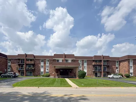 850 S Lorraine Rd #2C, Wheaton, IL 60189