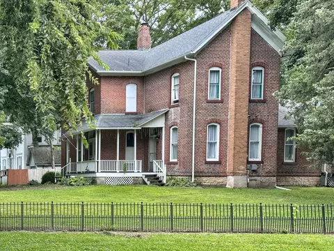 705 S 4th St, Watseka, IL 60970