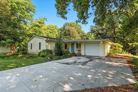 306 E South Mahomet Rd, Mahomet, IL 61853