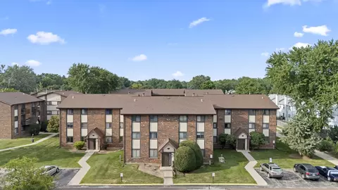 423 Berkshire Dr #33, Crystal Lake, IL 60014