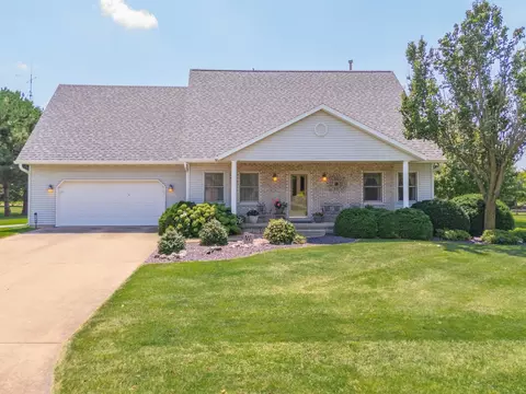 113 Hillcrest St, Gridley, IL 61744 photo 2