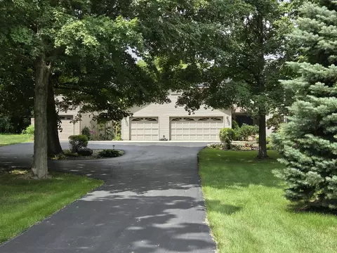 37322 Comanche Dr, Saybrook, IL 61770