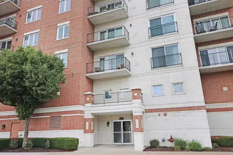 8822 Brookfield Ave #305, Brookfield, IL 60513