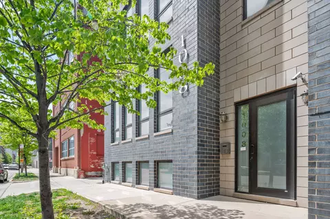 1008 N Larrabee St #2S, Chicago, IL 60610