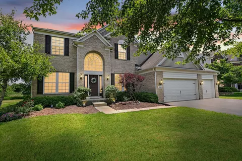 3512 Chancery Ln, Carpentersville, IL 60110
