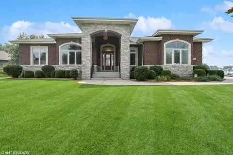174 Titleist Trl, Poplar Grove, IL 61065
