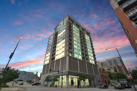 700 W Van Buren St #1007, Chicago, IL 60607