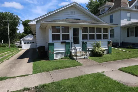 108 S Elizabeth St, Clinton, IL 61727