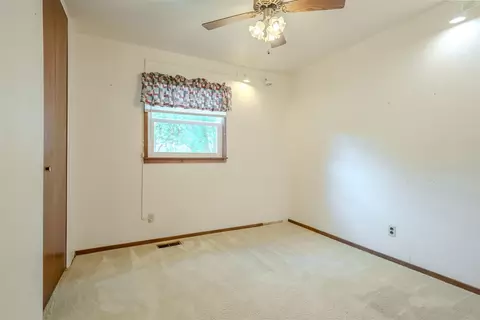 Bedroom - 1307 Pinehurst Dr, Bloomington, IL 61704 photo 4 of 7