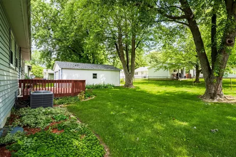 Exterior - 1307 Pinehurst Dr, Bloomington, IL 61704 photo 9 of 10