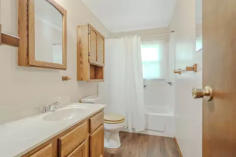 Bath - 1307 Pinehurst Dr, Bloomington, IL 61704 photo 1 of 1