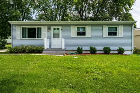 1307 Pinehurst Dr, Bloomington, IL 61704