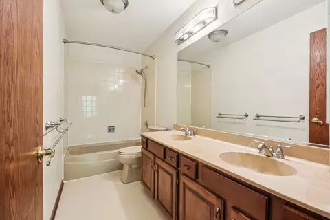 Bath - 761 Mayfair Ln, Algonquin, IL 60102 photo 5 of 5