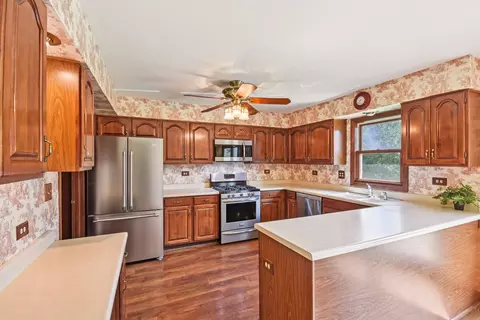 Kitchen - 761 Mayfair Ln, Algonquin, IL 60102 photo 1 of 3