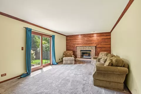 Living - 761 Mayfair Ln, Algonquin, IL 60102 photo 3 of 4