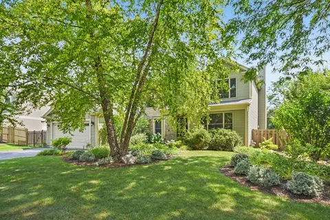 761 Mayfair Ln, Algonquin, IL 60102