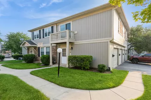 414 Tanglewood Ct, Vernon Hills, IL 60061