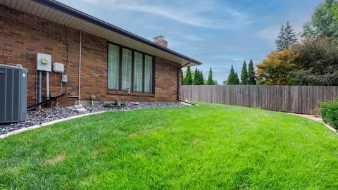 Exterior - 212 Hampton Dr, Bloomington, IL 61704 photo 11 of 11