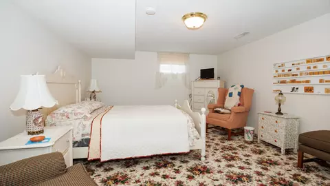 Bedroom - 212 Hampton Dr, Bloomington, IL 61704 photo 5 of 9